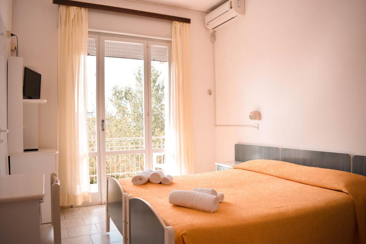 Hotel Zeus Cervia Exteriör bild