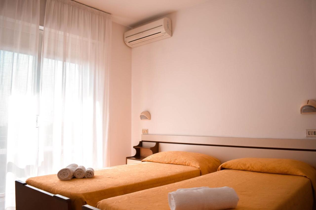 Hotel Zeus Cervia Exteriör bild