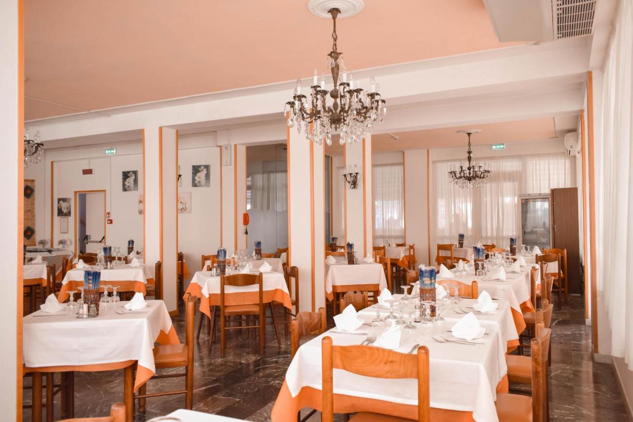 Hotel Zeus Cervia Exteriör bild