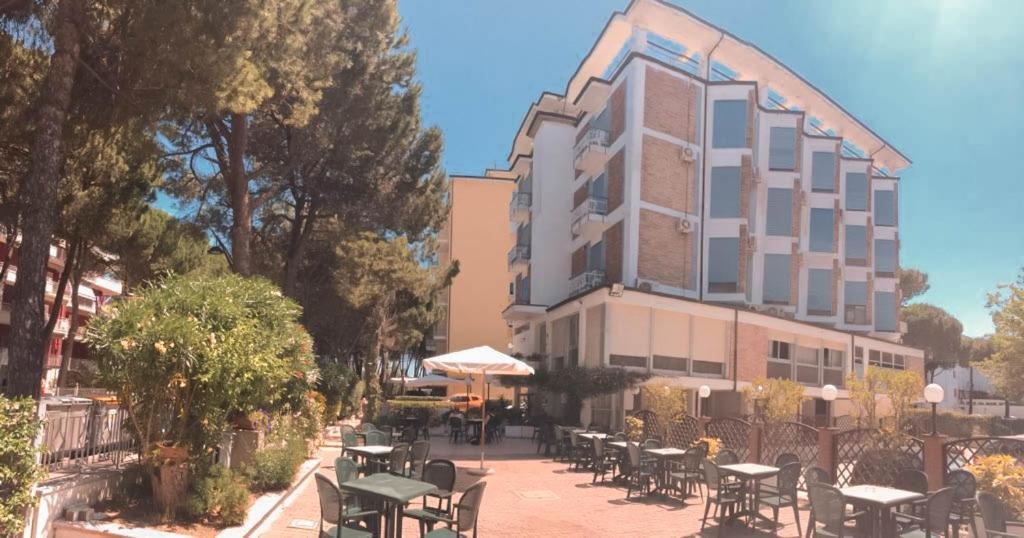 Hotel Zeus Cervia Exteriör bild