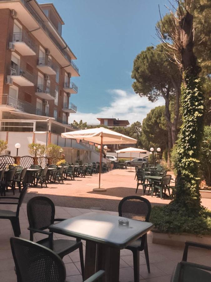 Hotel Zeus Cervia Exteriör bild