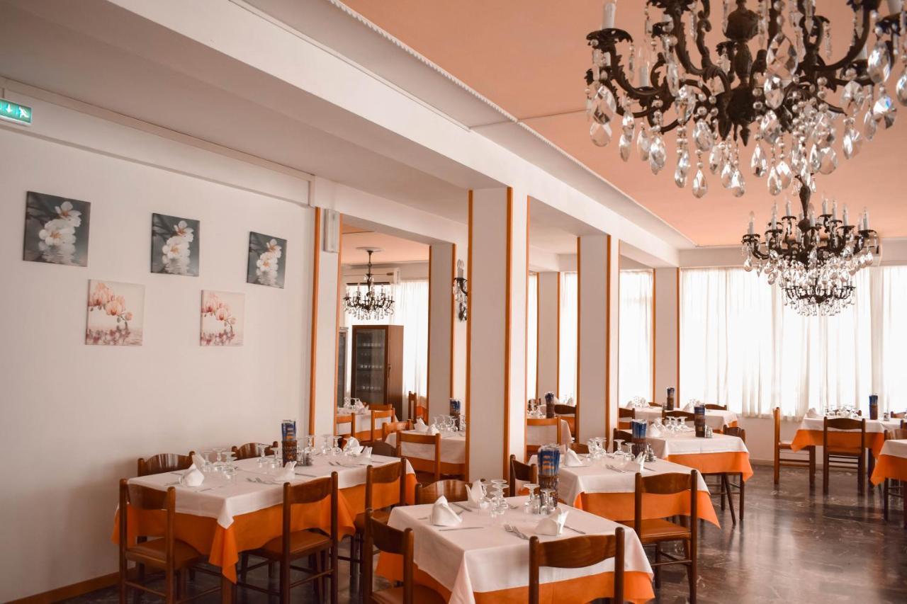 Hotel Zeus Cervia Exteriör bild