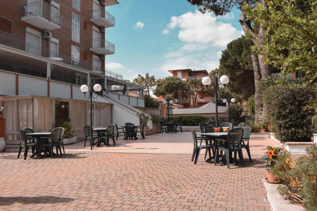 Hotel Zeus Cervia Exteriör bild